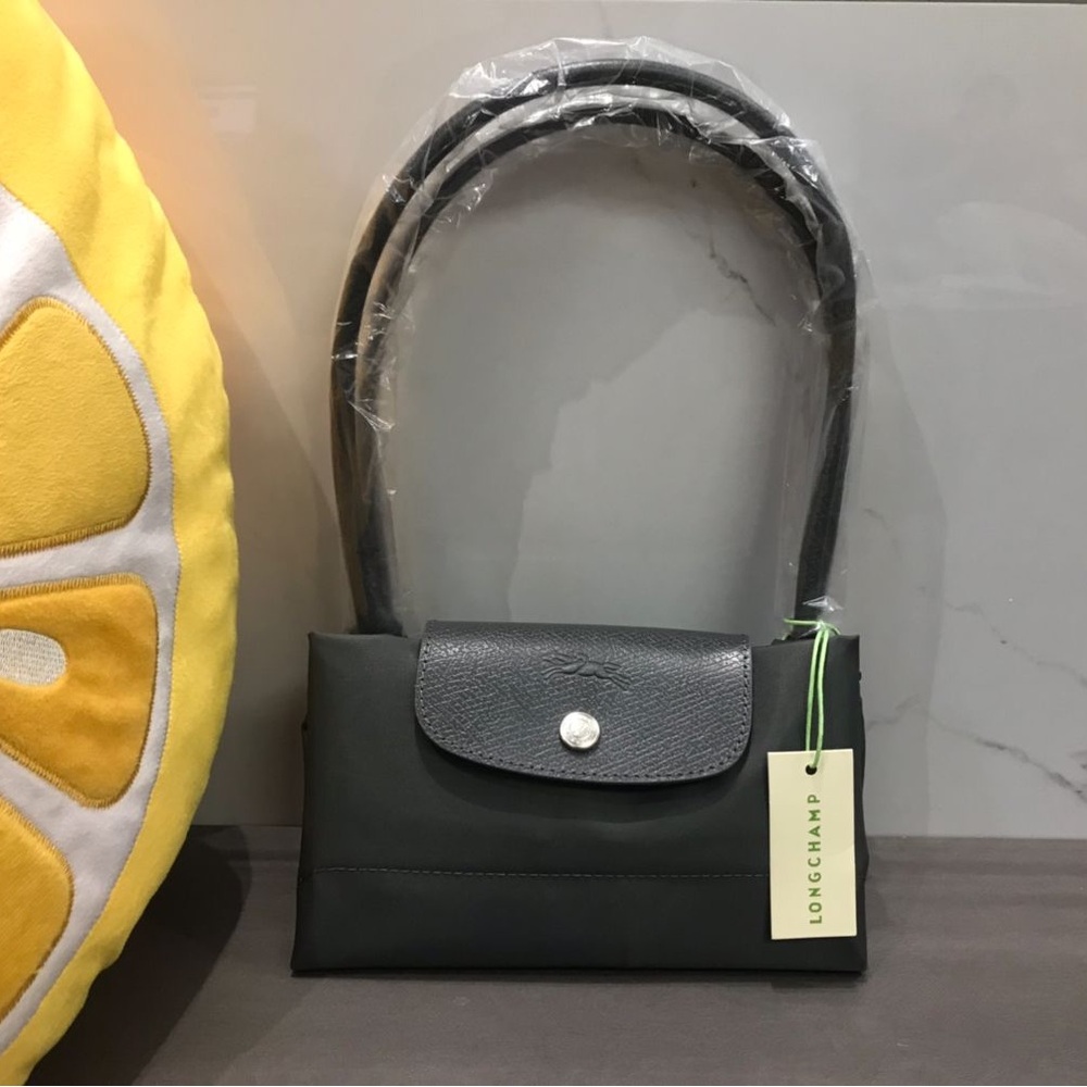 Longchamp Gray Tote Bag with Classic Shape and Sleek Material - Picture 3 of 5